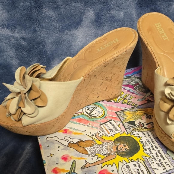 Born Women's Floral Tan and Cream Cork Wedge Sandals - Picture 3 of 8